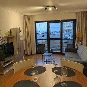 https://vista-linda-leuk-appartement-vlak-bij-zeedijk-en-strand.hotelsghent.com